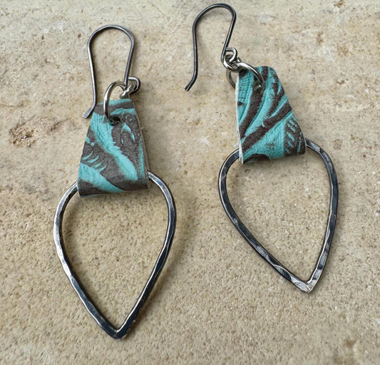 Turquoise leather earrings teardrop hammered style / genuine leather earrings