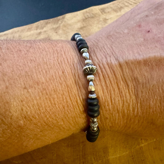 Navajo Pearl Onyx Bracelet | Elegant Sterling Silver Gemstone Stretch Bracelet