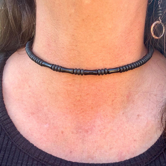 Chic Onyx Choker - Elegant Memory Wire Design Necklace