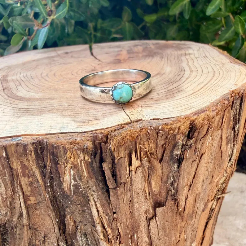 Kingman Turquoise Ring • Sterling Silver Band • 6mm Turquoise Cabochon