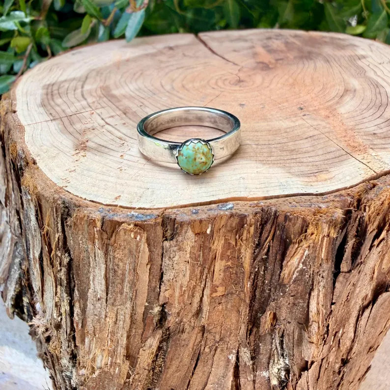Kingman Turquoise Ring • Sterling Silver Band • 6mm Turquoise Cabochon