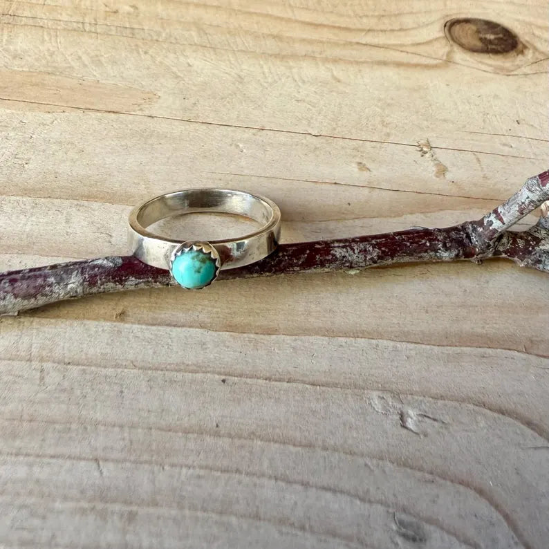 Kingman Turquoise Ring • Sterling Silver Band • 6mm Turquoise Cabochon