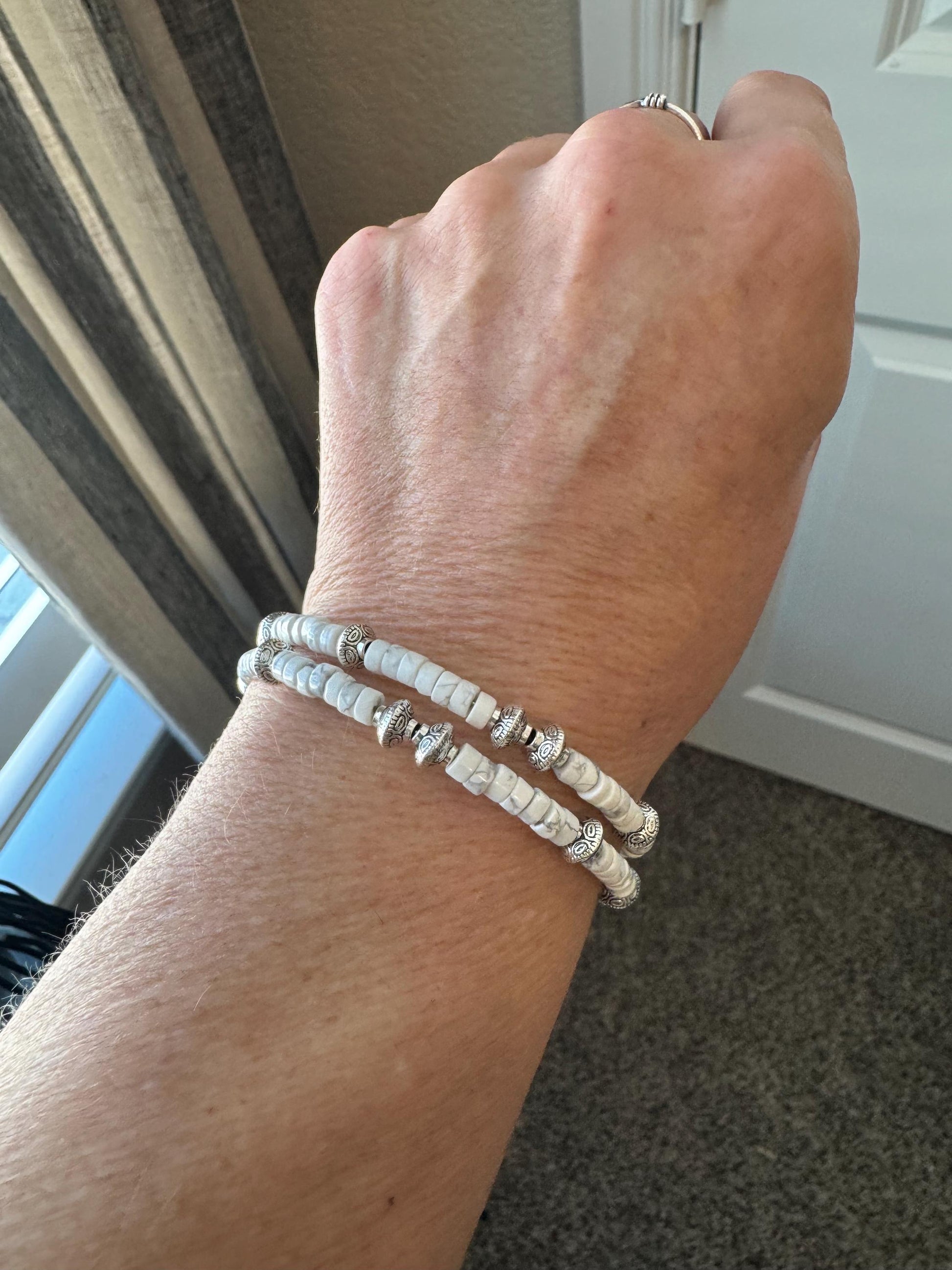 Carbon steel memory wire bracelet with howlite gemstone and silver alloy spacers / gemstone bracelet