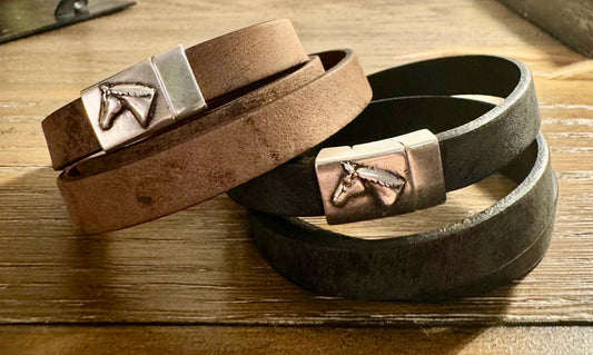 Genuine leather wrap bracelet with horse clasp magnet closure