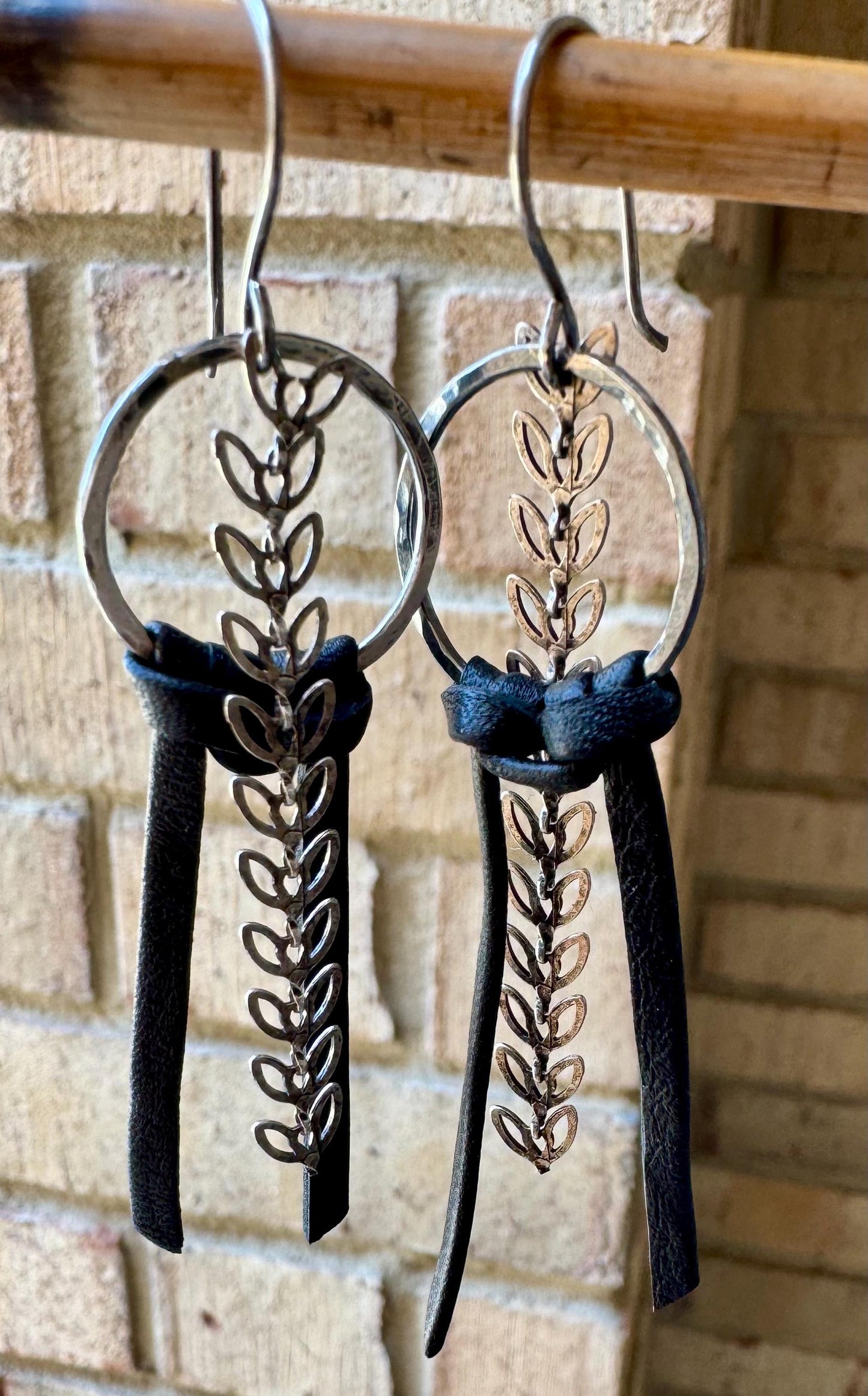 Leather earrings with chevron chain and sterling silver circle