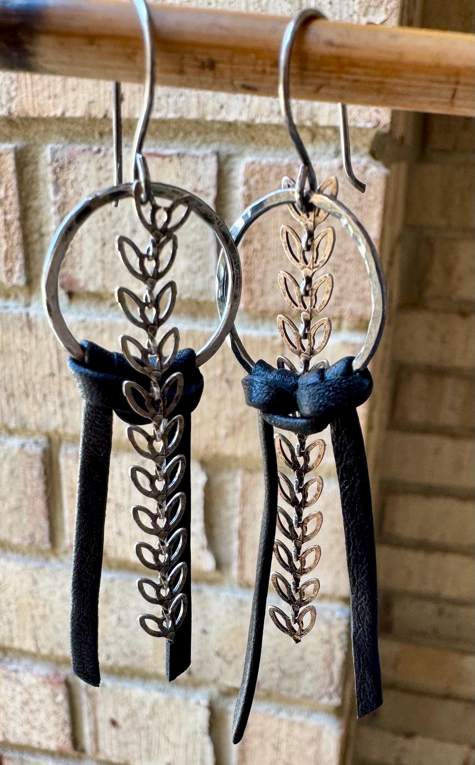 Leather earrings with chevron chain and sterling silver circle