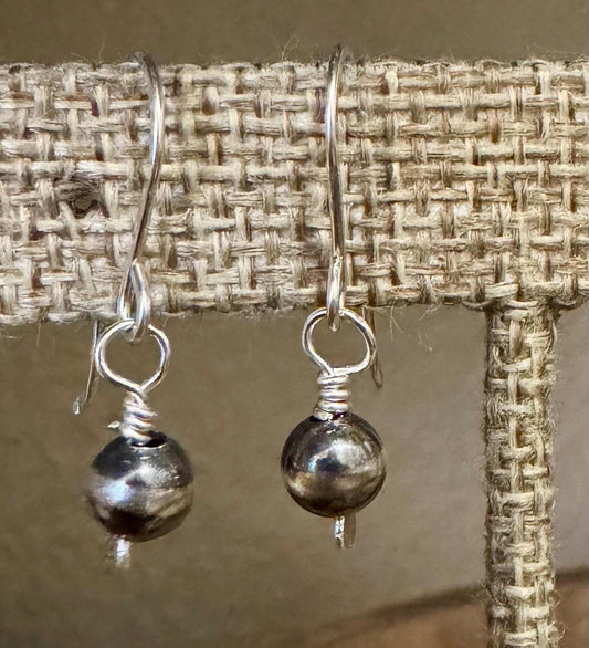 Dainty Navajo pearl drop / dangle sterling silver earrings