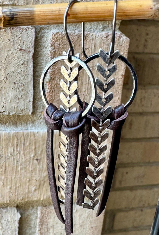 Leather earrings with chevron chain and sterling silver circle
