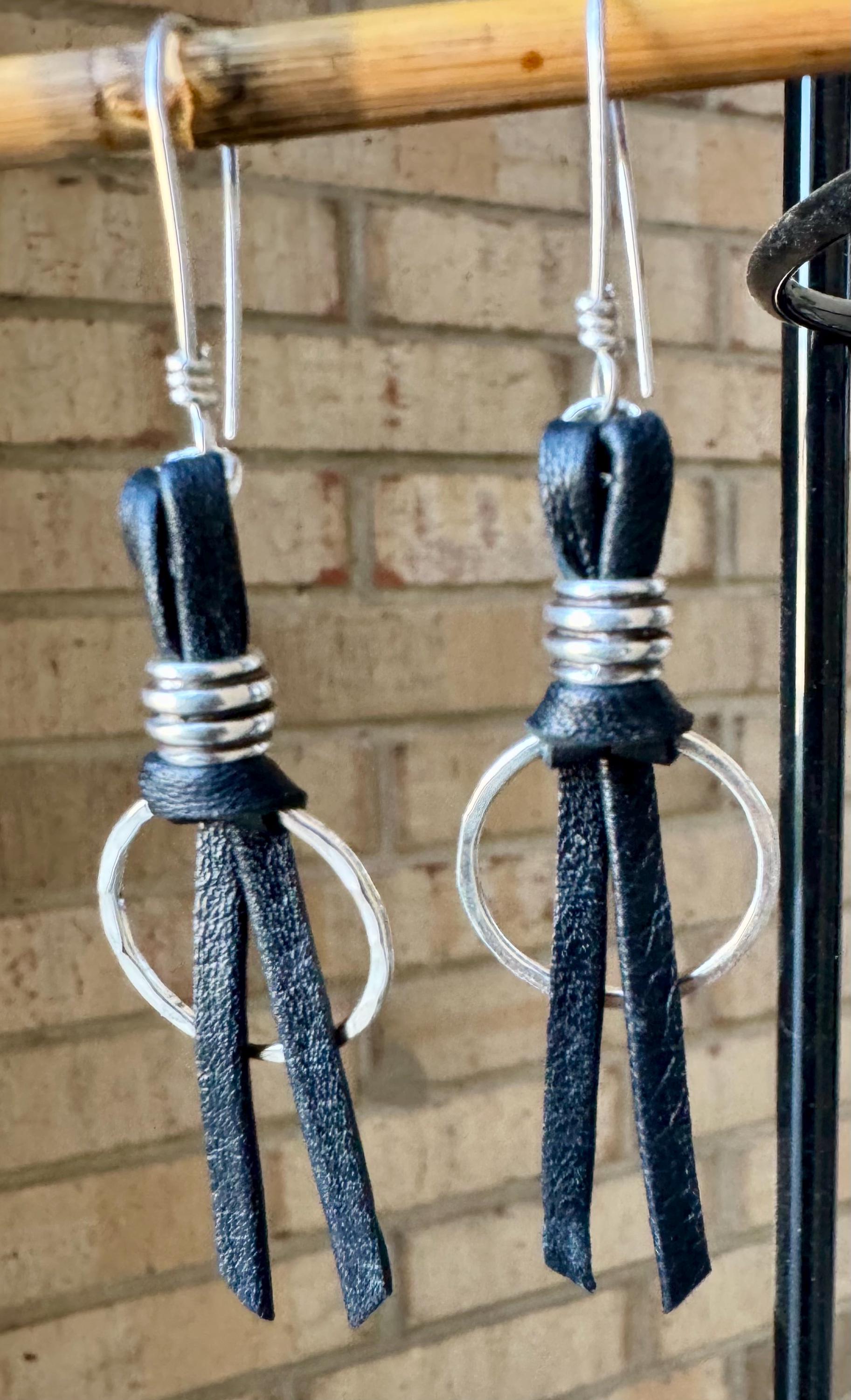 Sterling Silver Circle Leather Drop Earrings, Dangle Earrings, Minimalist Style, Women's Gift