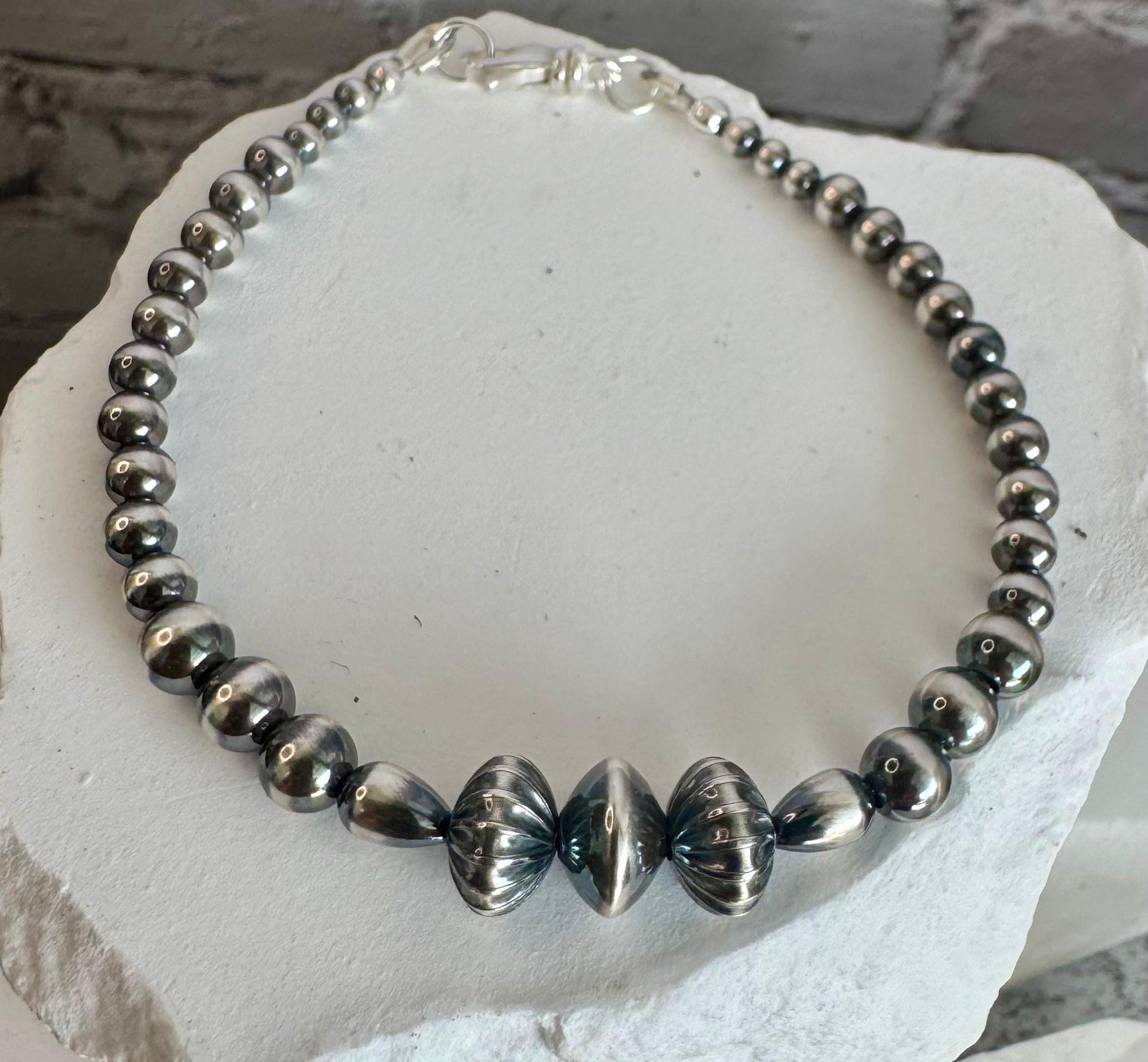 Navajo pearl bracelet / sterling silver beaded bracelet