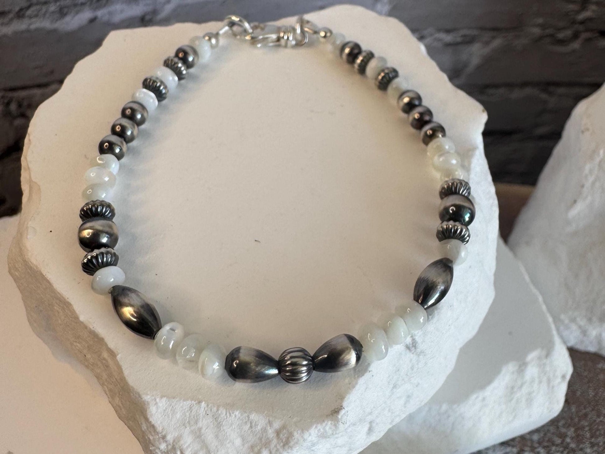 Navajo pearl bracelet with Mother of Pearl / sterling silver gemstone beaded bracelet
