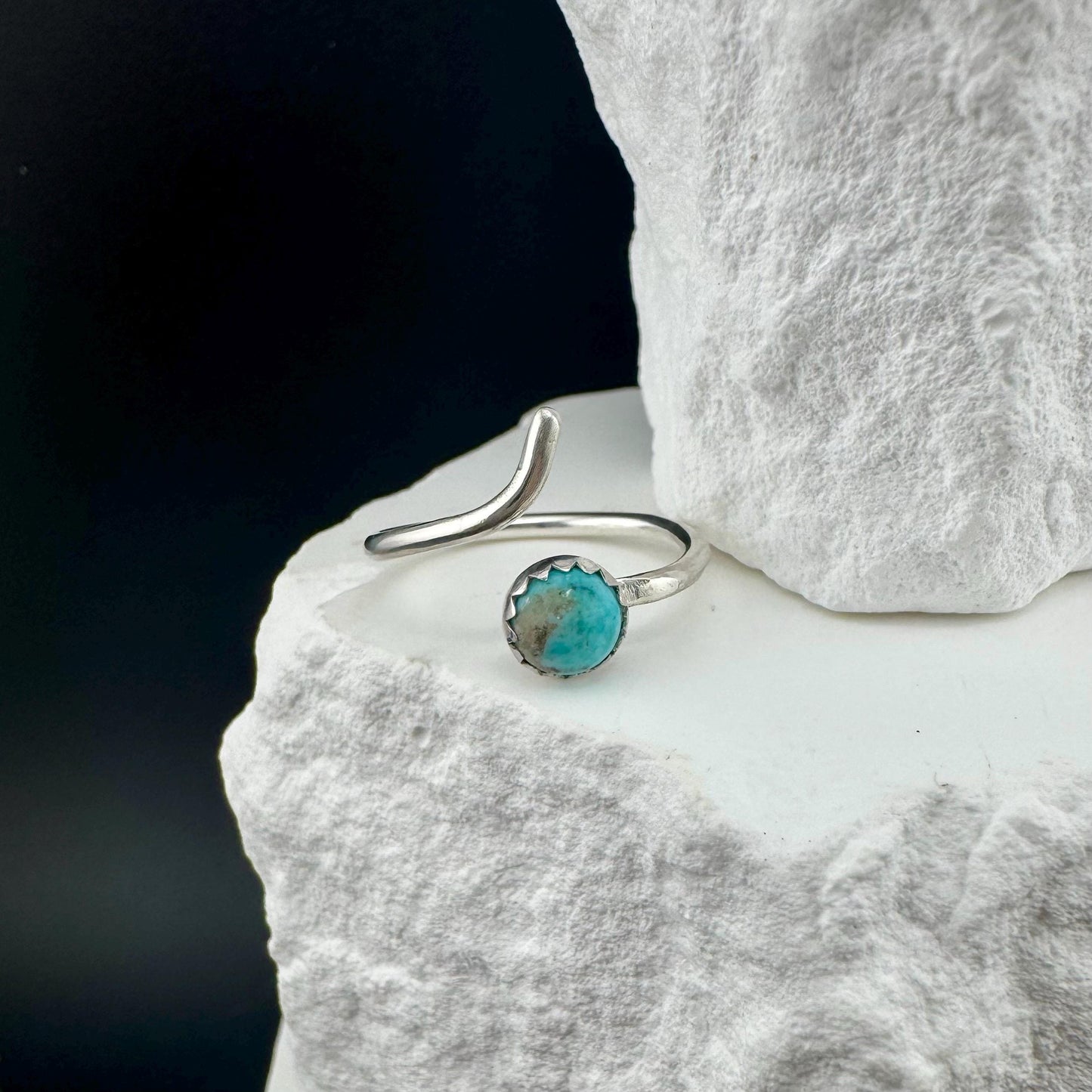 Sterling Silver Open Serrated Bezel Kingman Turquoise Gemstone Ring, Handmade Adjustable Accent Ring, Turquoise Jewelry