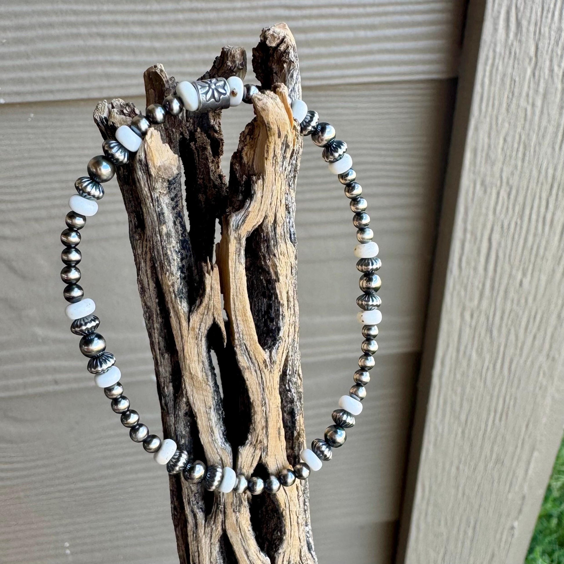 Native American Inspired White Turquoise Stretch Bracelet - Handmade Jewelry