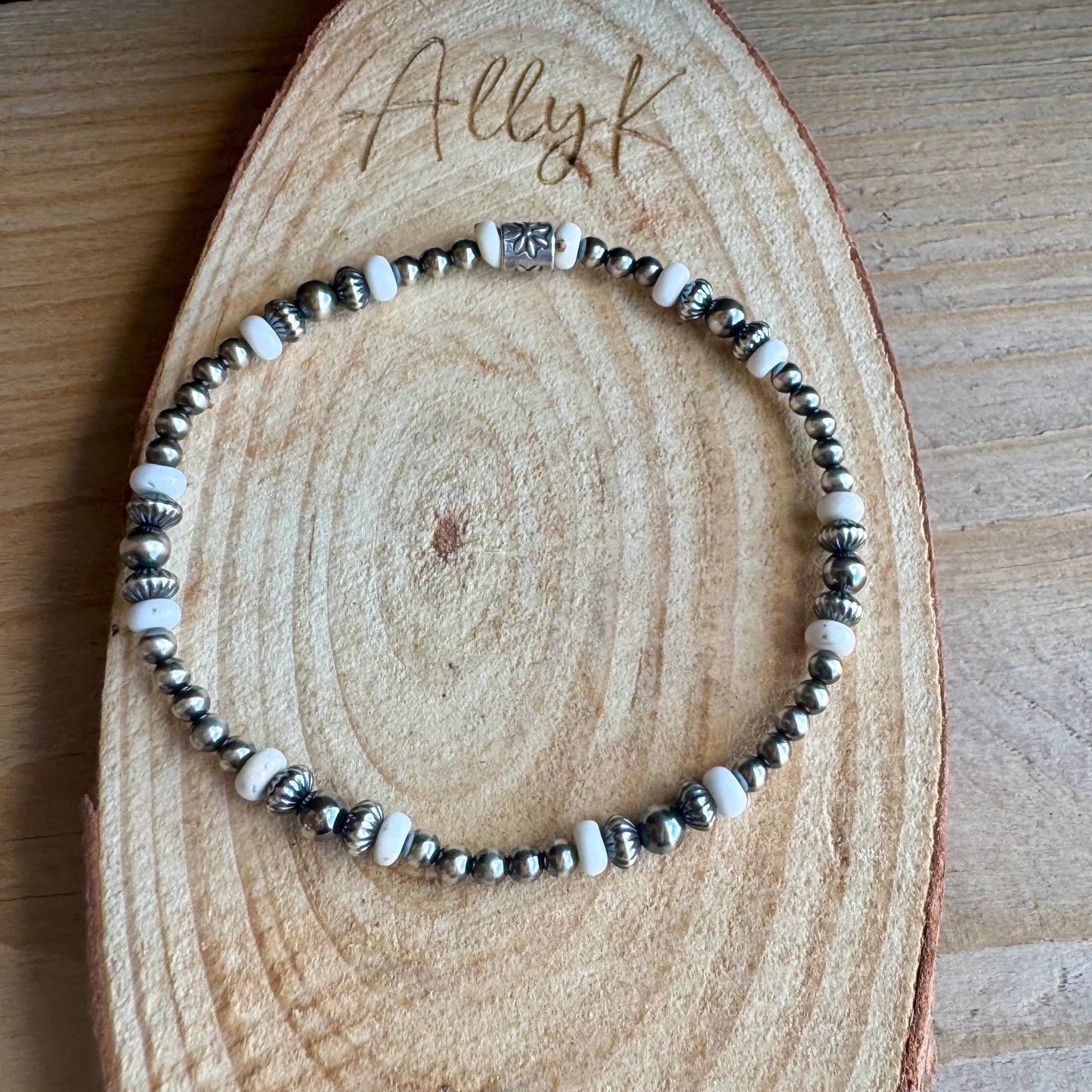 Native American Inspired White Turquoise Stretch Bracelet - Handmade Jewelry