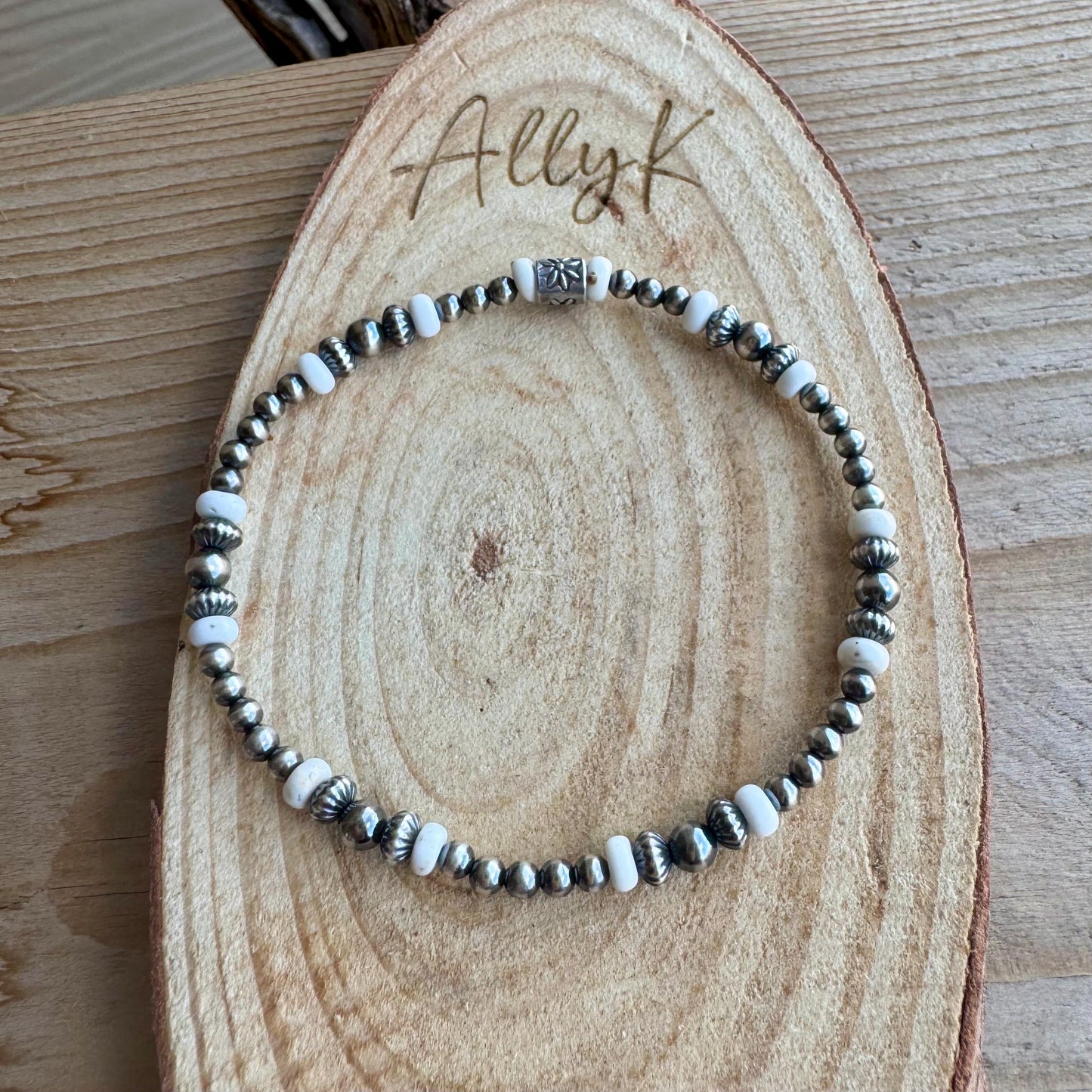 Native American Inspired White Turquoise Stretch Bracelet - Handmade Jewelry