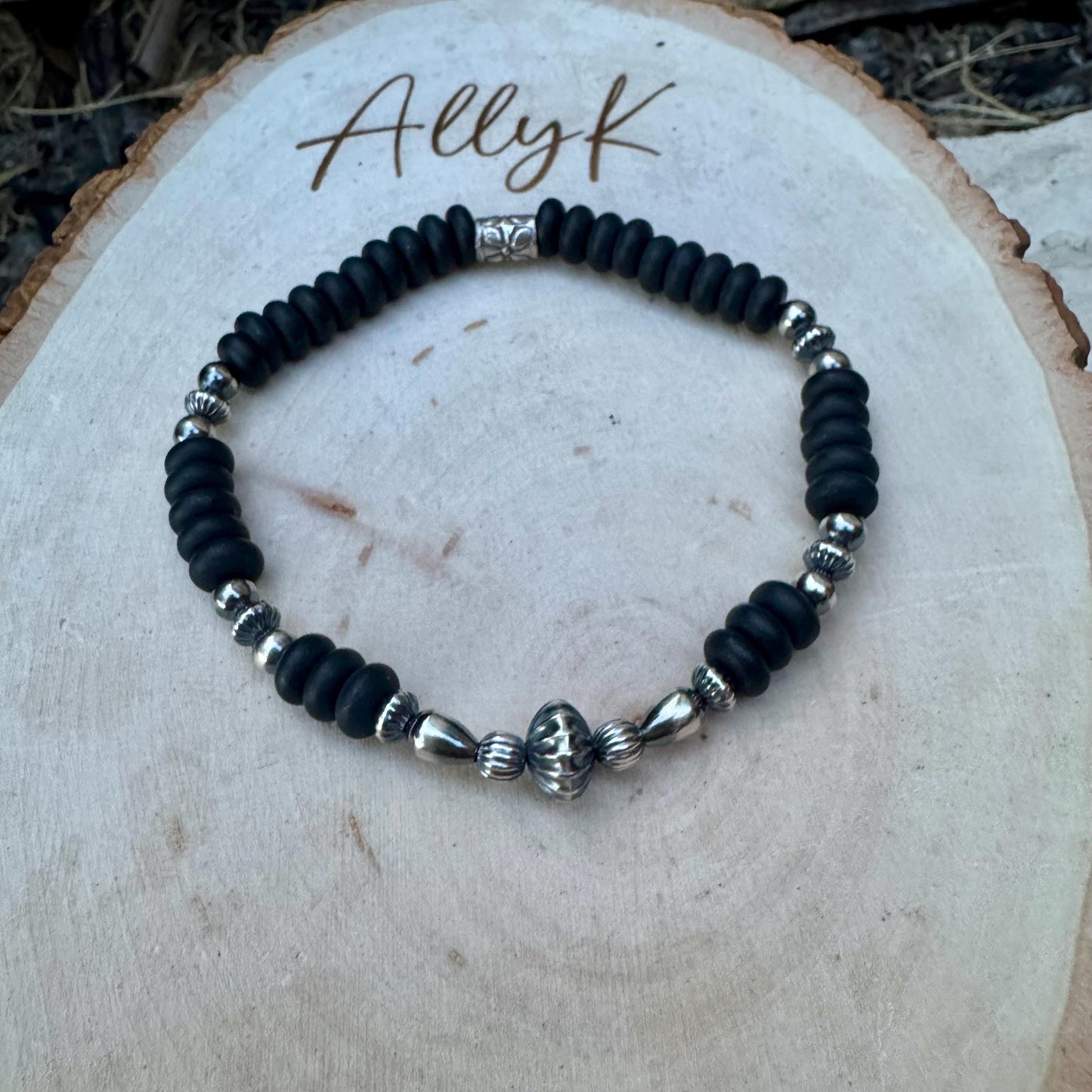 Navajo Pearl Onyx Bracelet | Elegant Sterling Silver Gemstone Stretch Bracelet