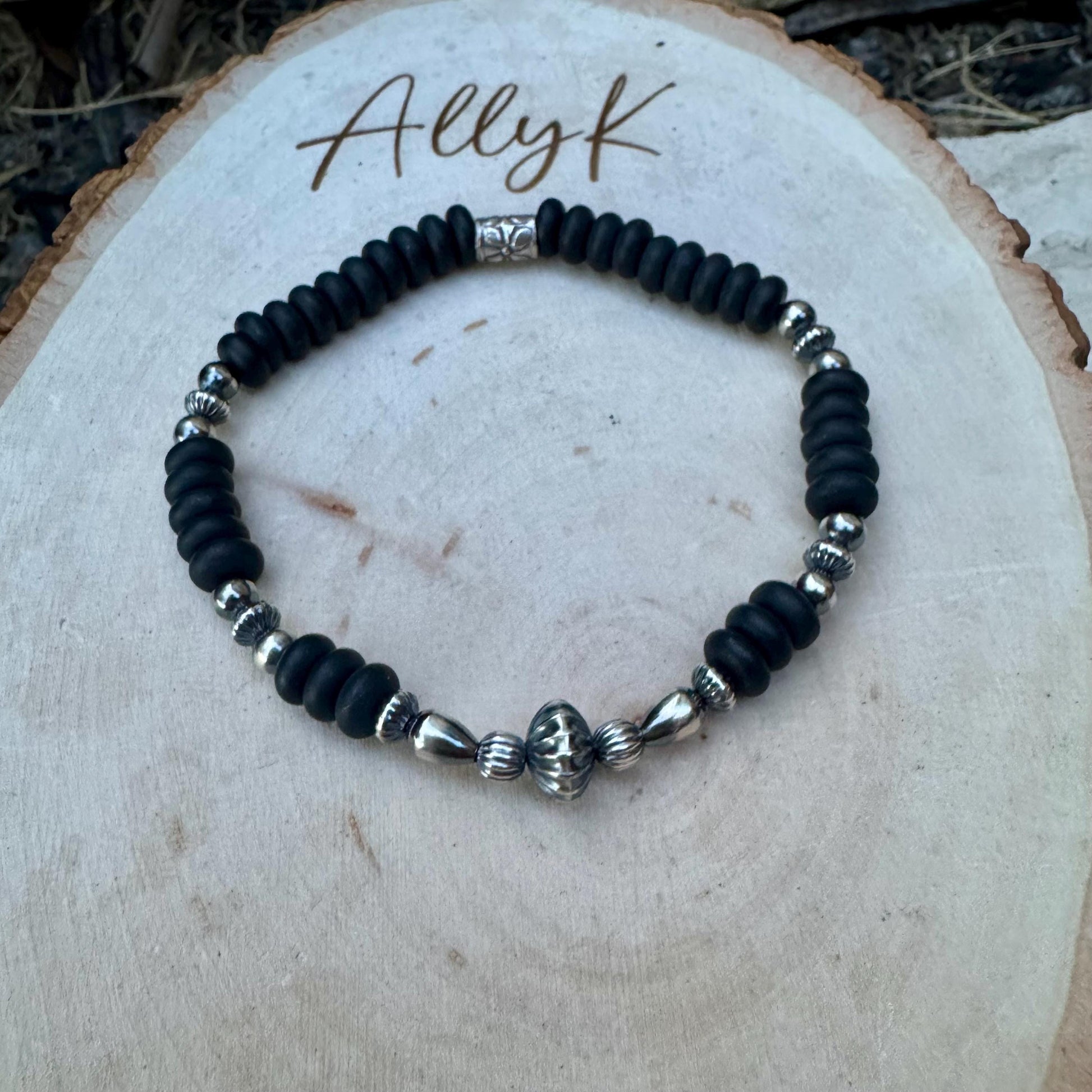 Navajo Pearl Onyx Bracelet | Elegant Sterling Silver Gemstone Stretch Bracelet