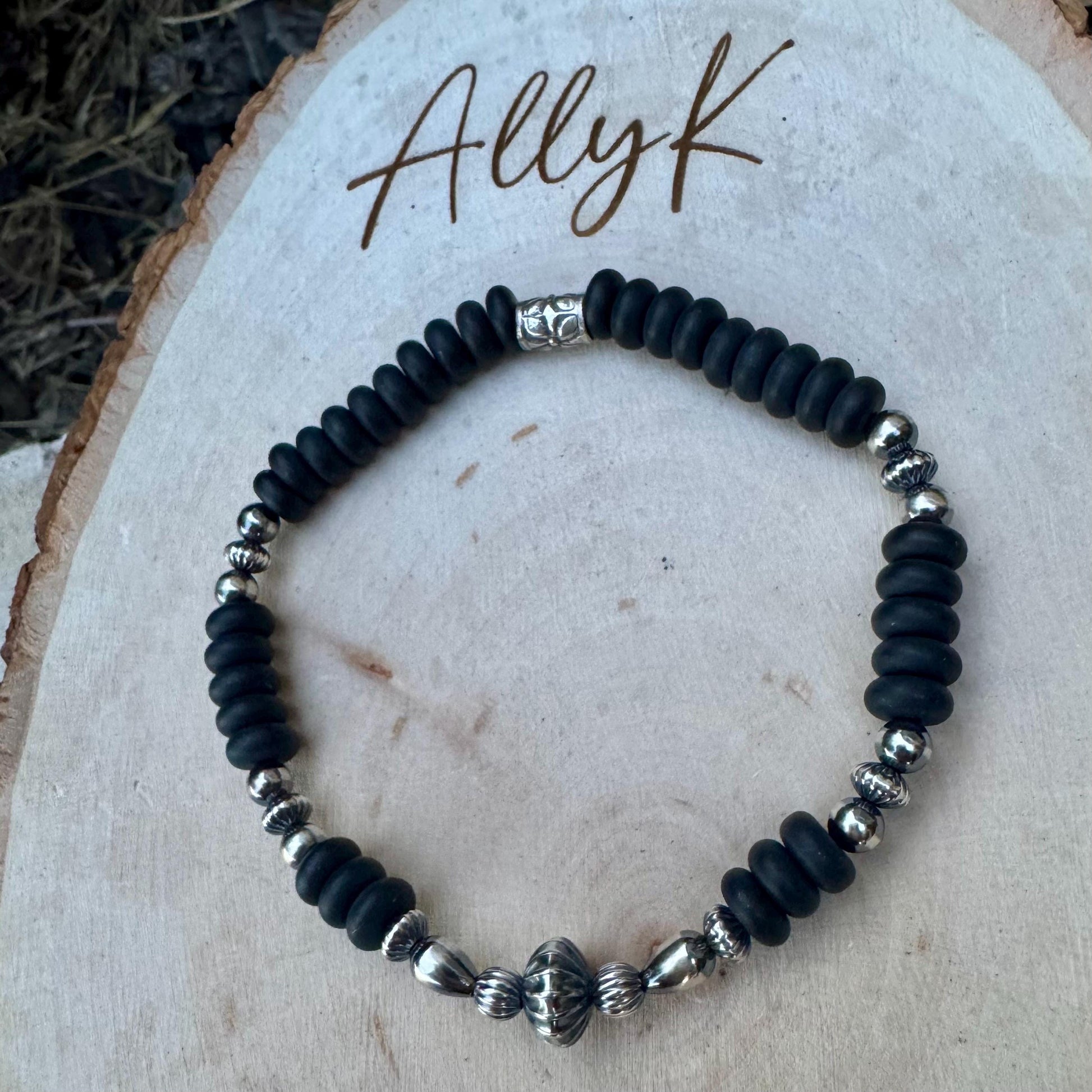 Navajo Pearl Onyx Bracelet | Elegant Sterling Silver Gemstone Stretch Bracelet