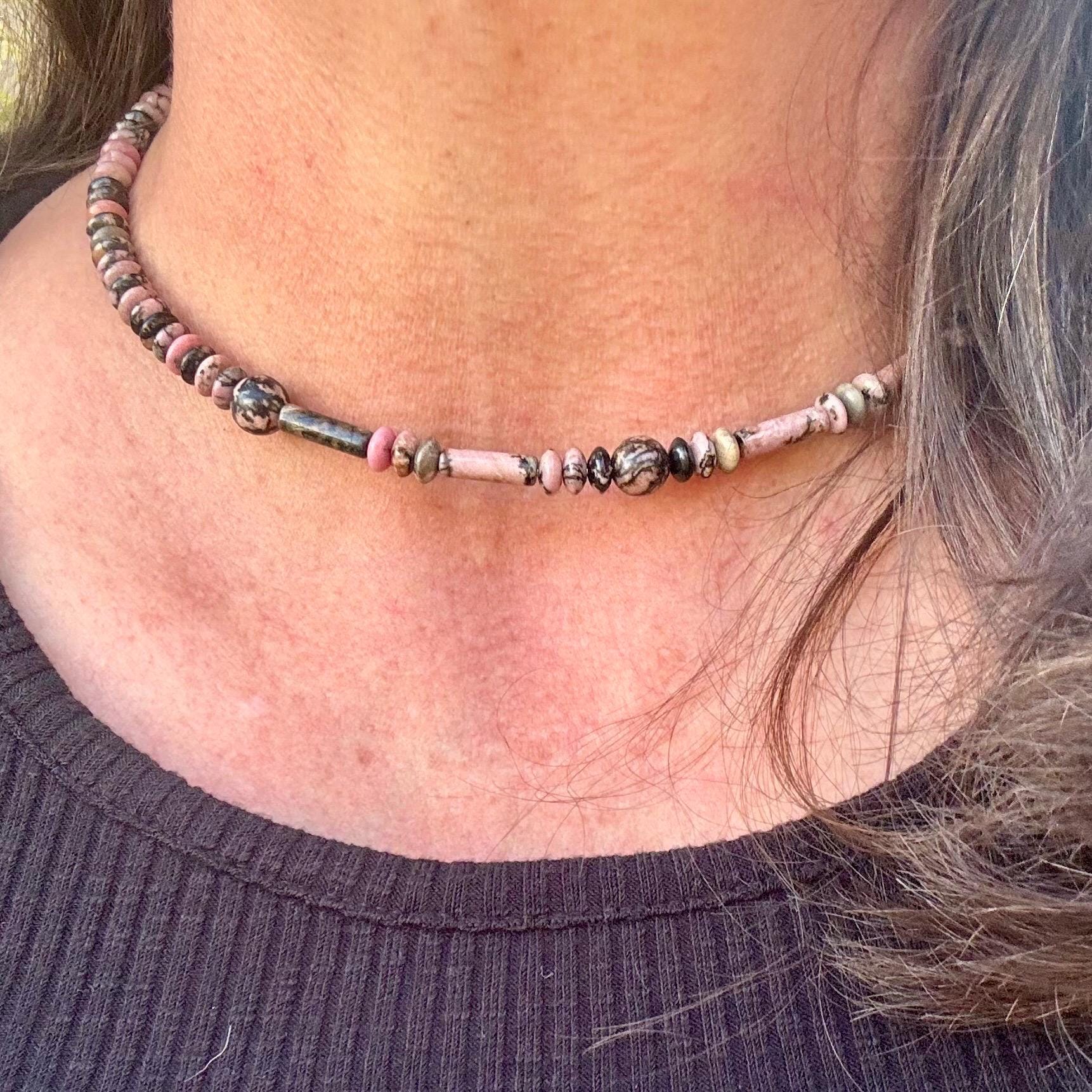 Chic Black Pink Rhodonite Choker - Stylish Memory Wire Jewelry