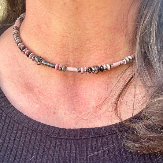 Chic Black Pink Rhodonite Choker - Stylish Memory Wire Jewelry