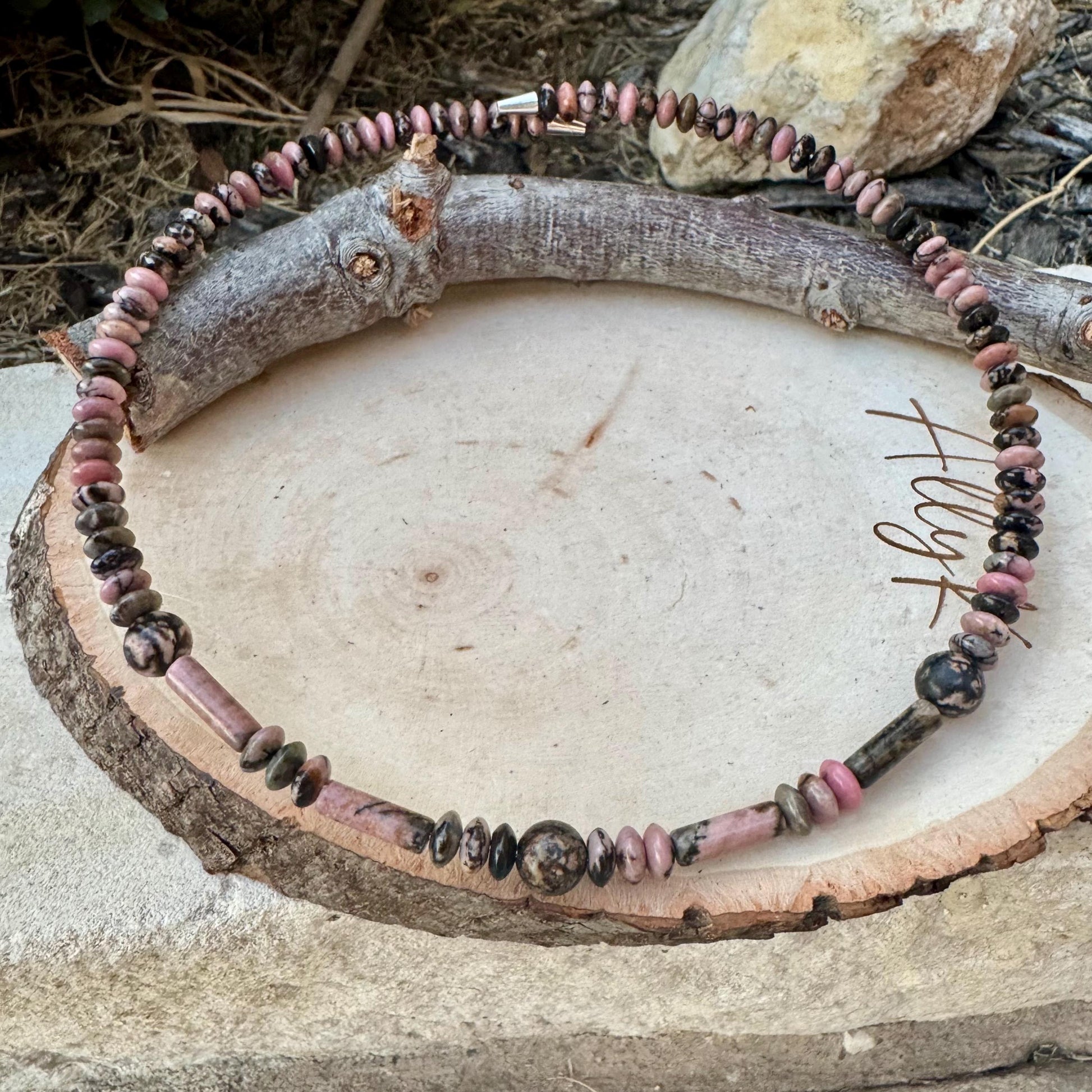 Chic Black Pink Rhodonite Choker - Stylish Memory Wire Jewelry