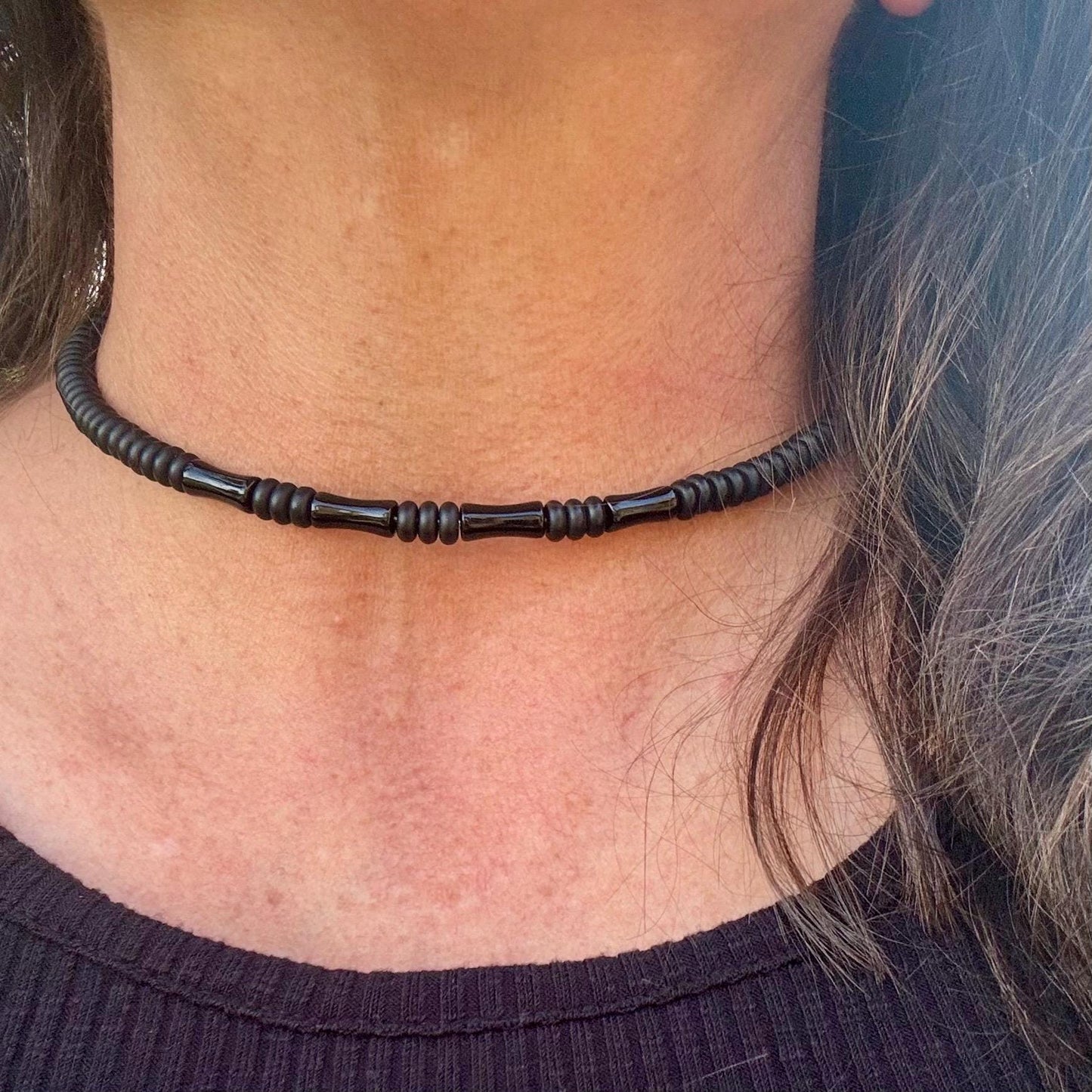Chic Onyx Choker - Elegant Memory Wire Design Necklace