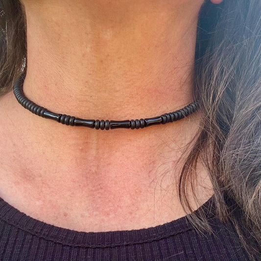 Chic Onyx Choker - Elegant Memory Wire Design Necklace