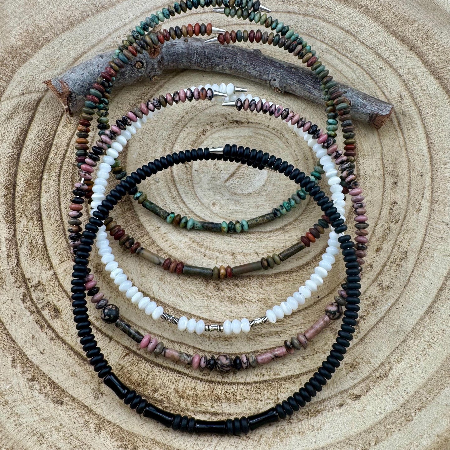 Chic Onyx Choker - Elegant Memory Wire Design Necklace