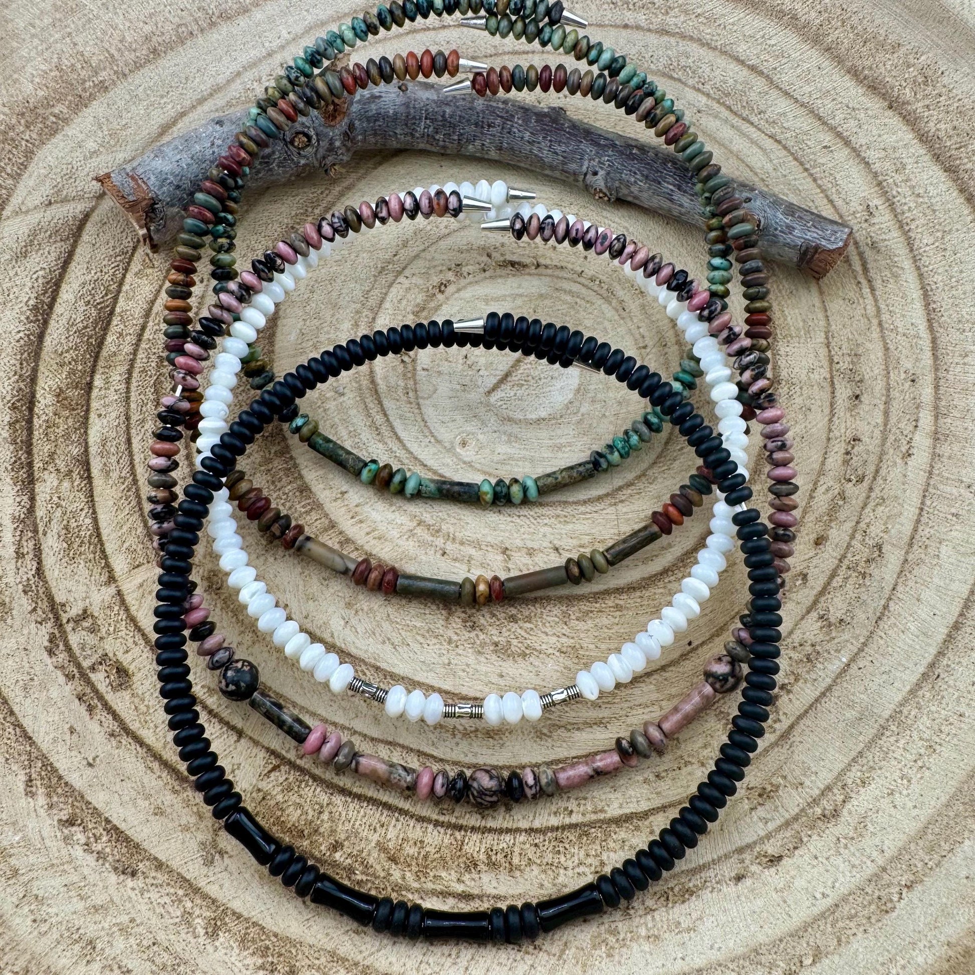 Chic Onyx Choker - Elegant Memory Wire Design Necklace