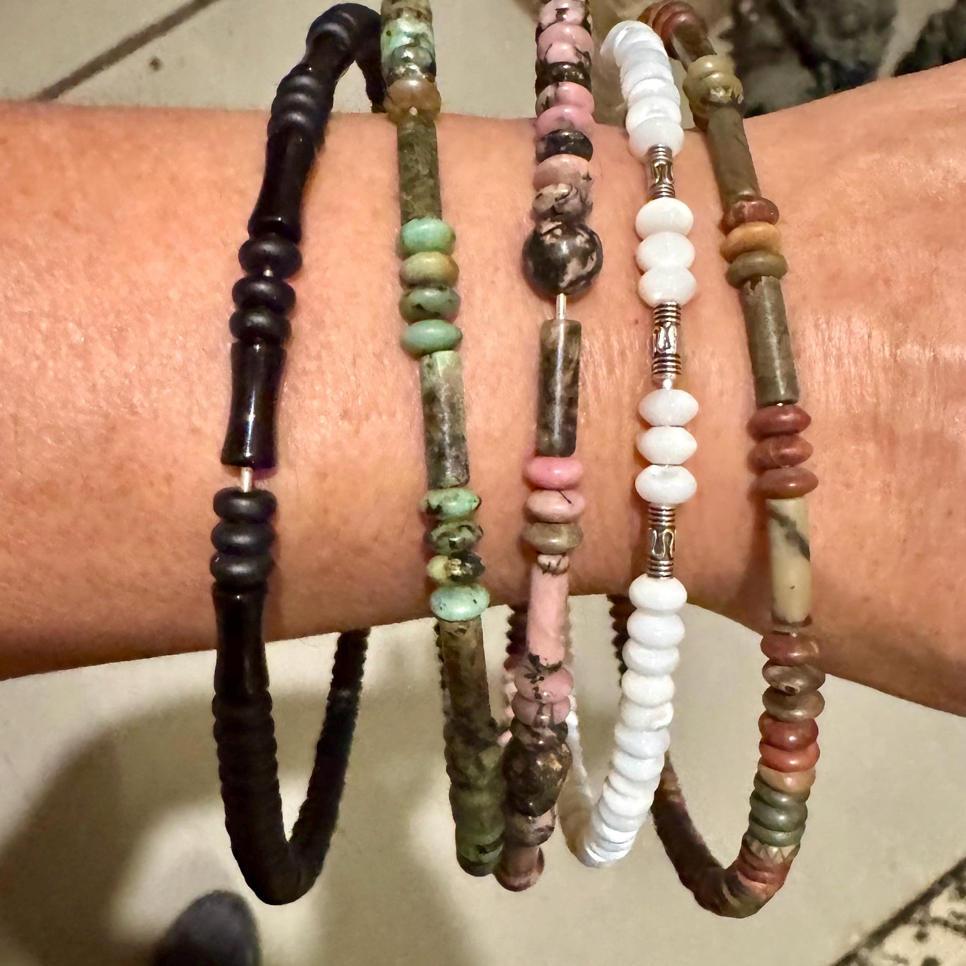 Chic Black Pink Rhodonite Choker - Stylish Memory Wire Jewelry