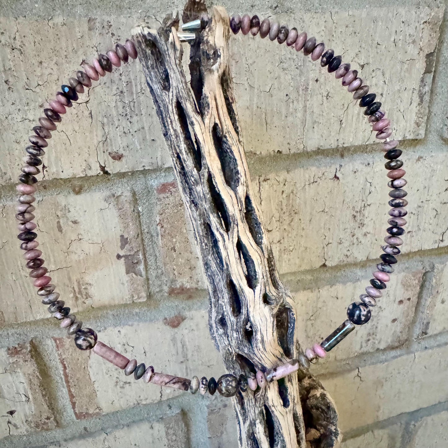 Chic Black Pink Rhodonite Choker - Stylish Memory Wire Jewelry