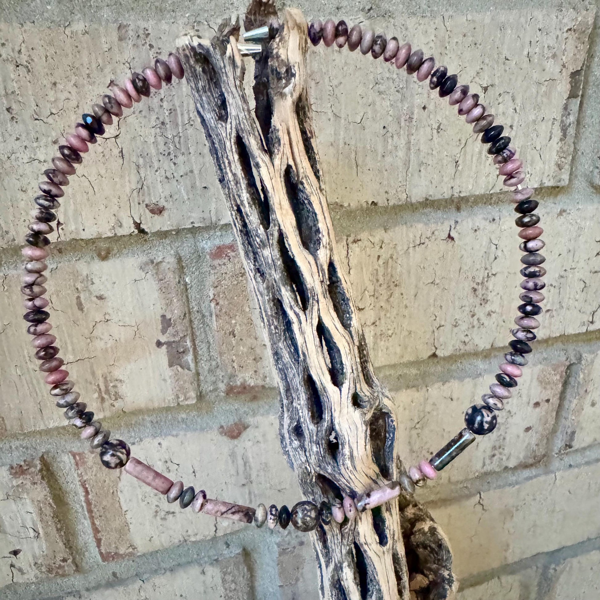 Chic Black Pink Rhodonite Choker - Stylish Memory Wire Jewelry