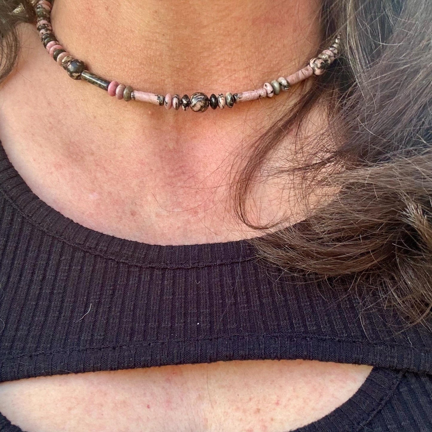 Chic Black Pink Rhodonite Choker - Stylish Memory Wire Jewelry