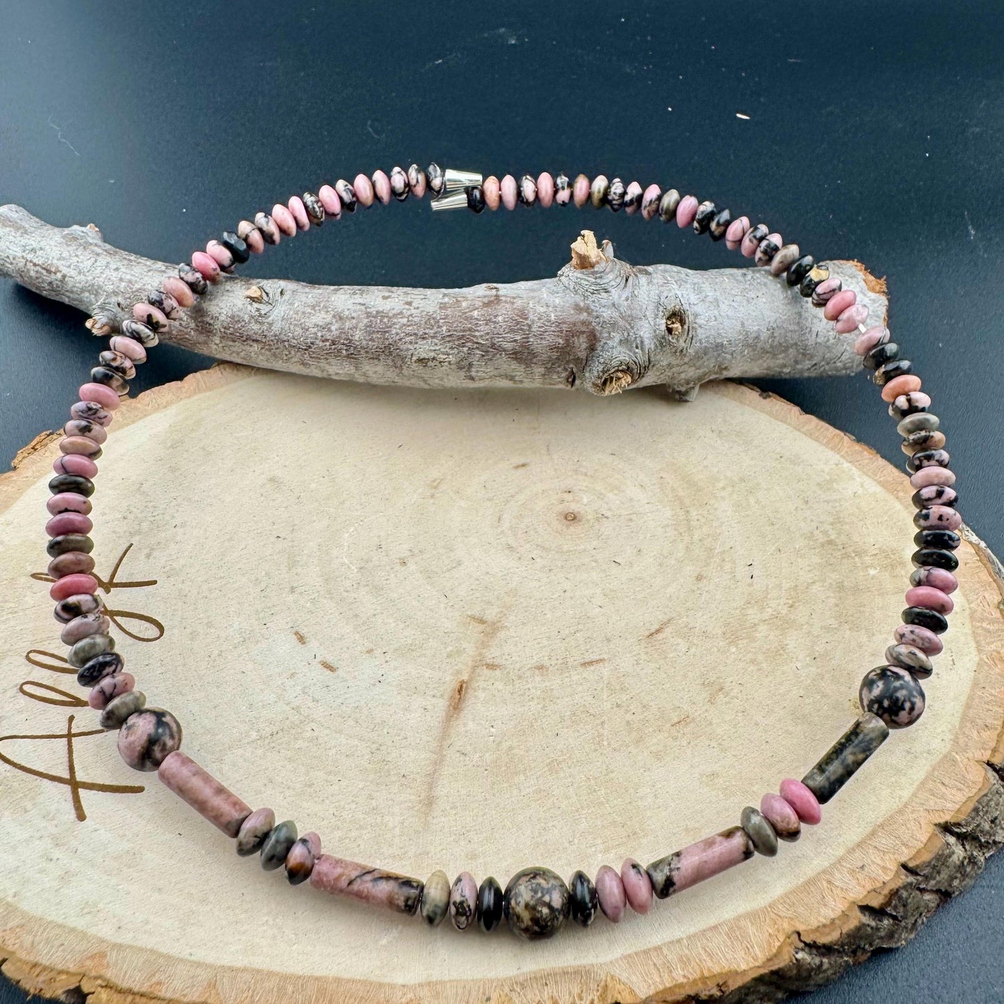 Chic Black Pink Rhodonite Choker - Stylish Memory Wire Jewelry