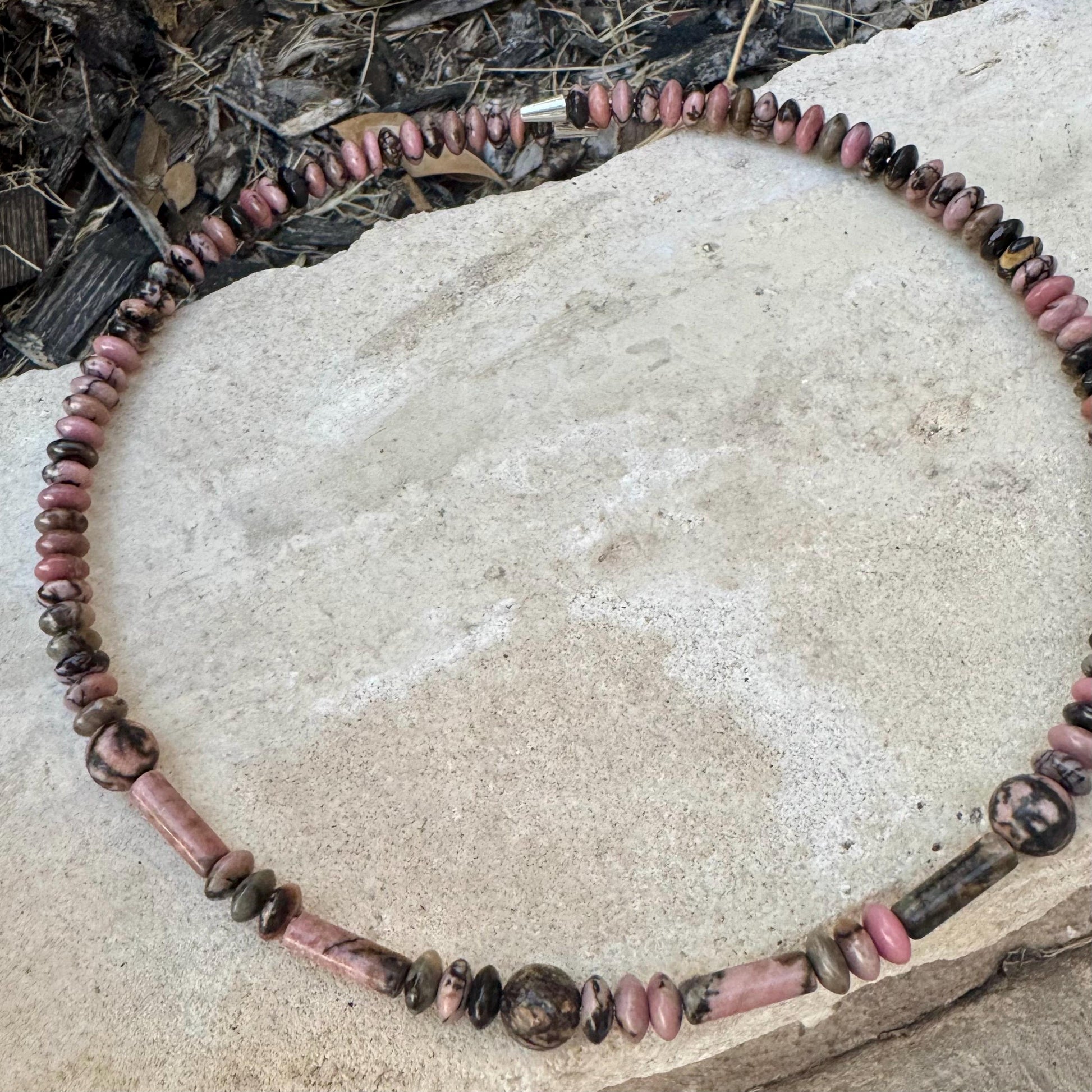 Chic Black Pink Rhodonite Choker - Stylish Memory Wire Jewelry