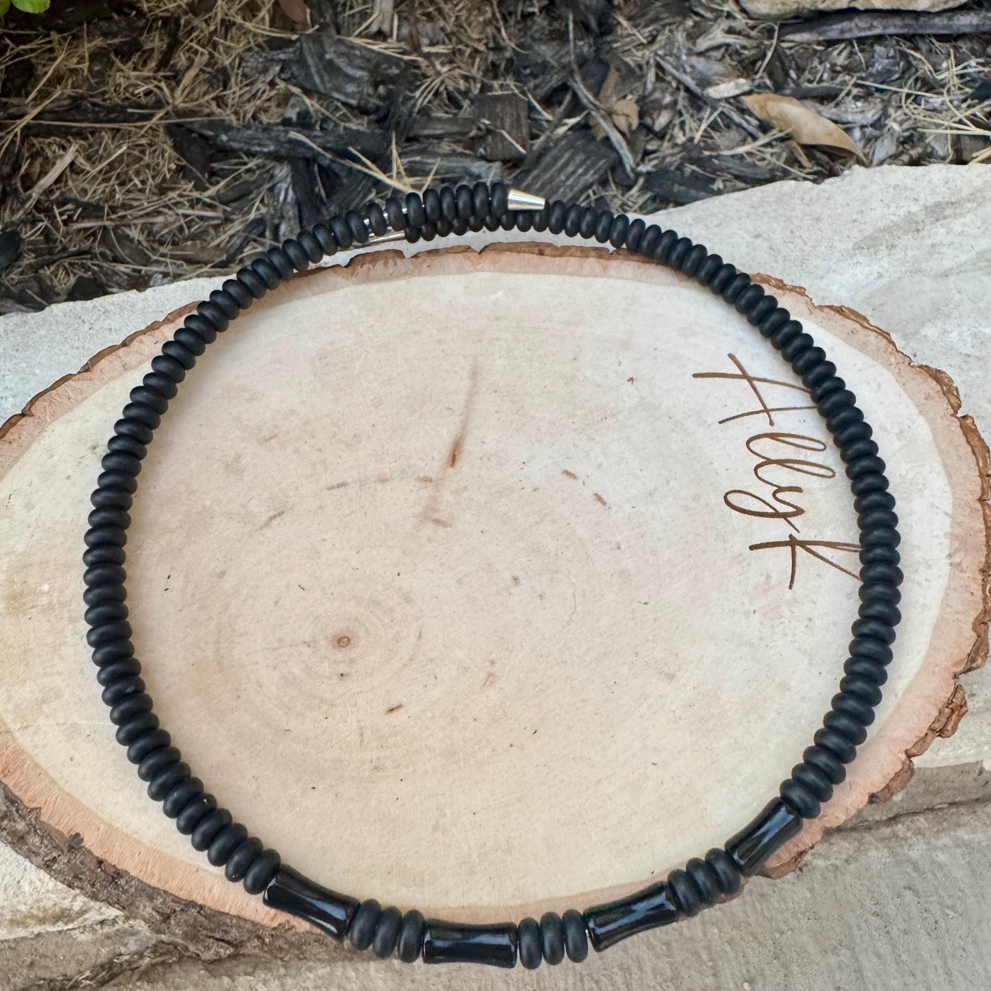 Chic Onyx Choker - Elegant Memory Wire Design Necklace