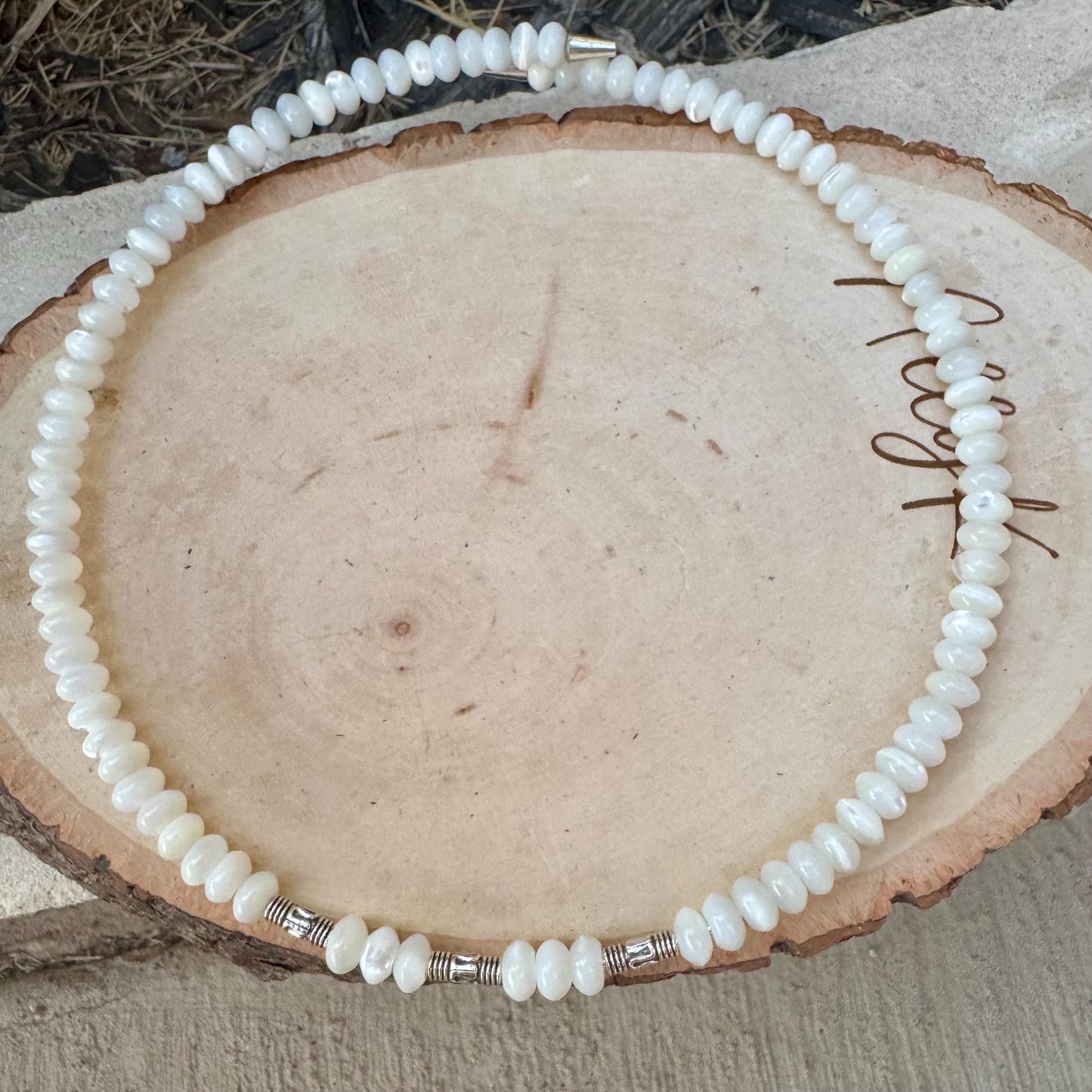 Elegant Memory Wire Choker Necklace with Mother of Pearl Gemstones