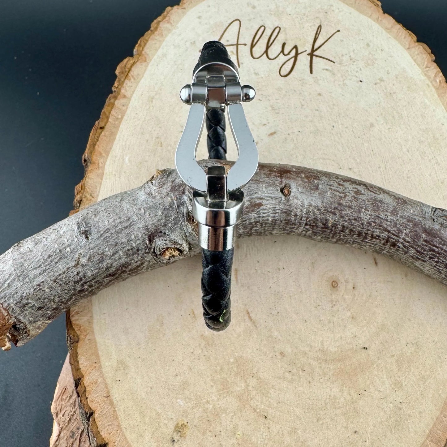 Leather bracelet with stainless steel horseshoe shackle