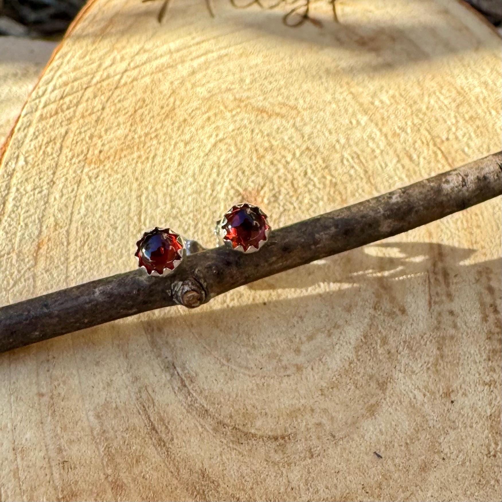 Handcrafted Serrated Bezel Garnet Sud Post Earrings: 4mm