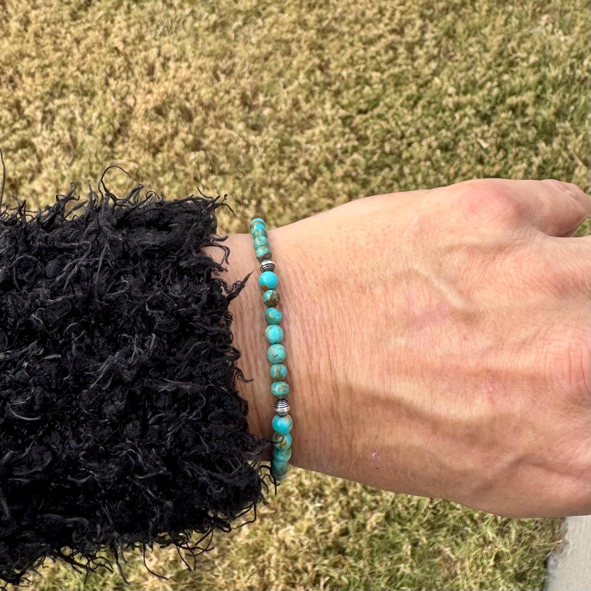 Turquoise Sterling Silver Bracelet – Elegant Kingman Round Gemstone Design