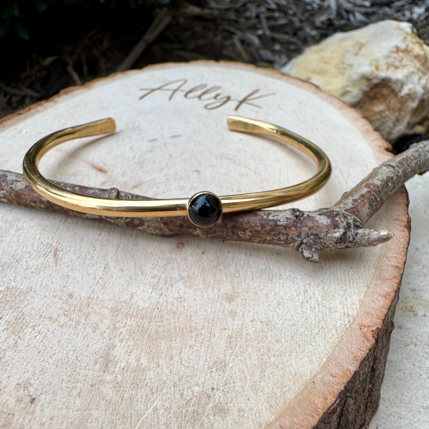 Elegant Brass Cuff Bracelet - Dainty Black Onyx Bezel, Adjustable