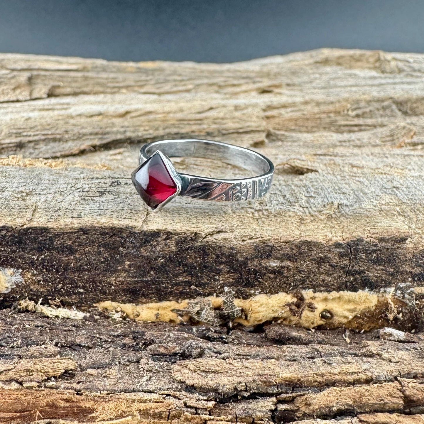 Unique Handcrafted Sterling Silver Garnet Ring • Embossed Band Design