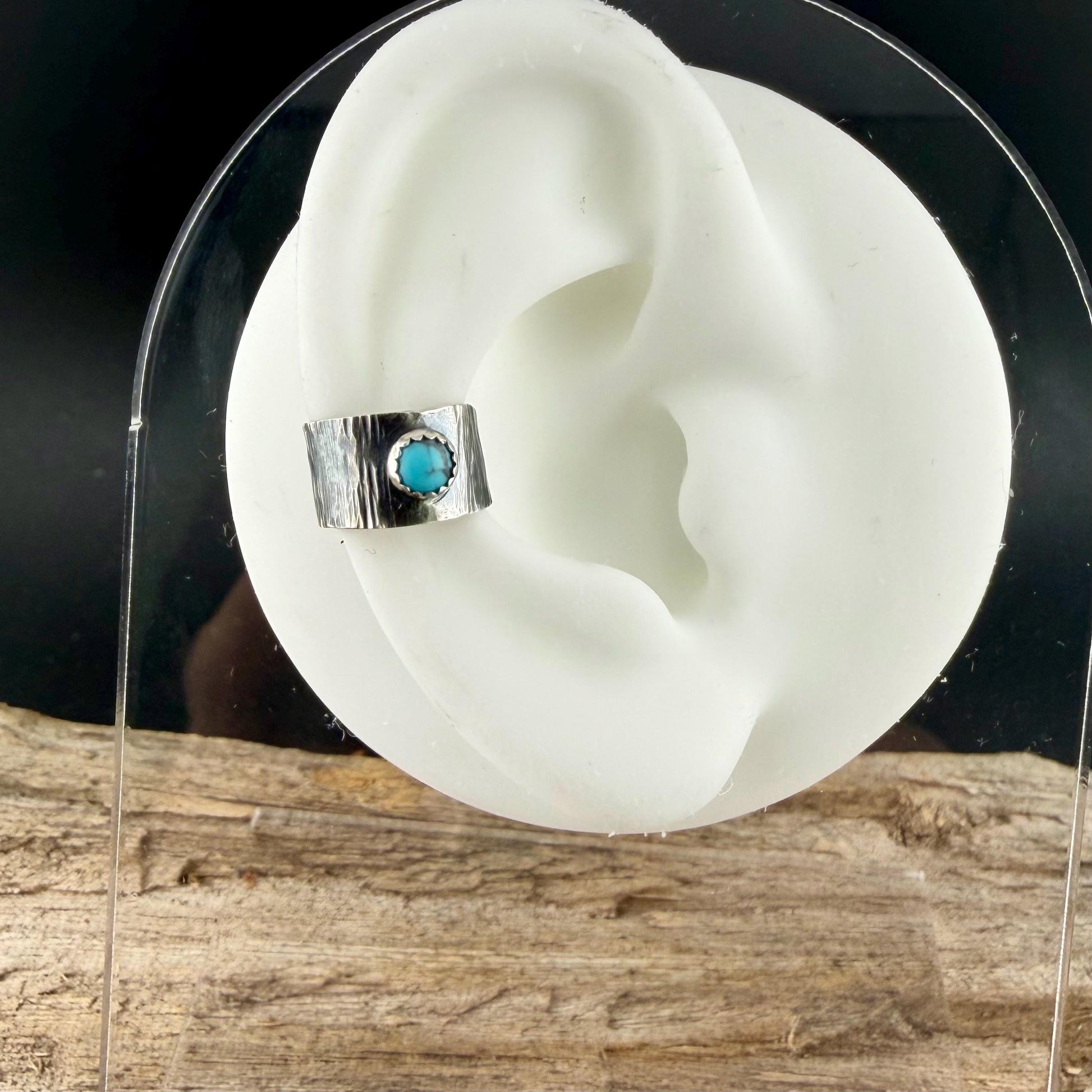 4mm Kingman Turquoise Ear Cuff • Sterling Silver Tree‑Bark Texture • Faux Conch • No Piercing