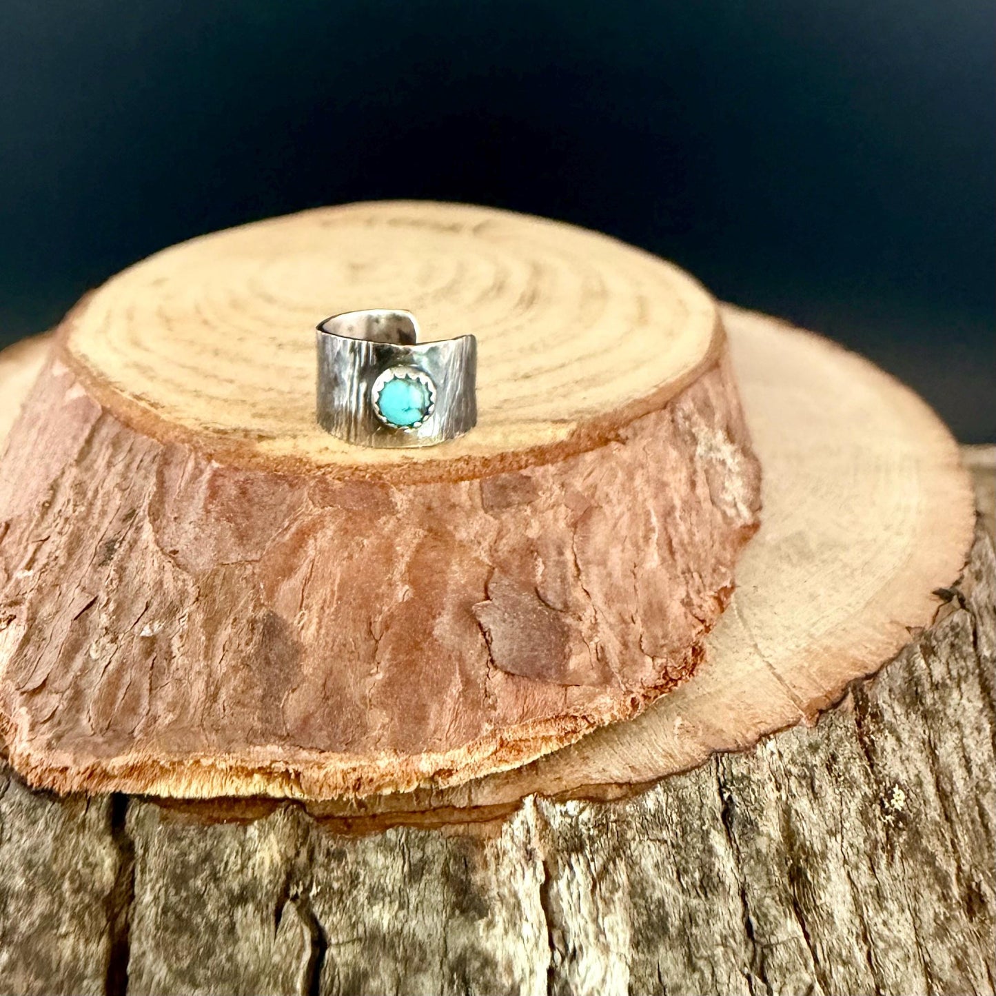 4mm Kingman Turquoise Ear Cuff • Sterling Silver Tree‑Bark Texture • Faux Conch • No Piercing