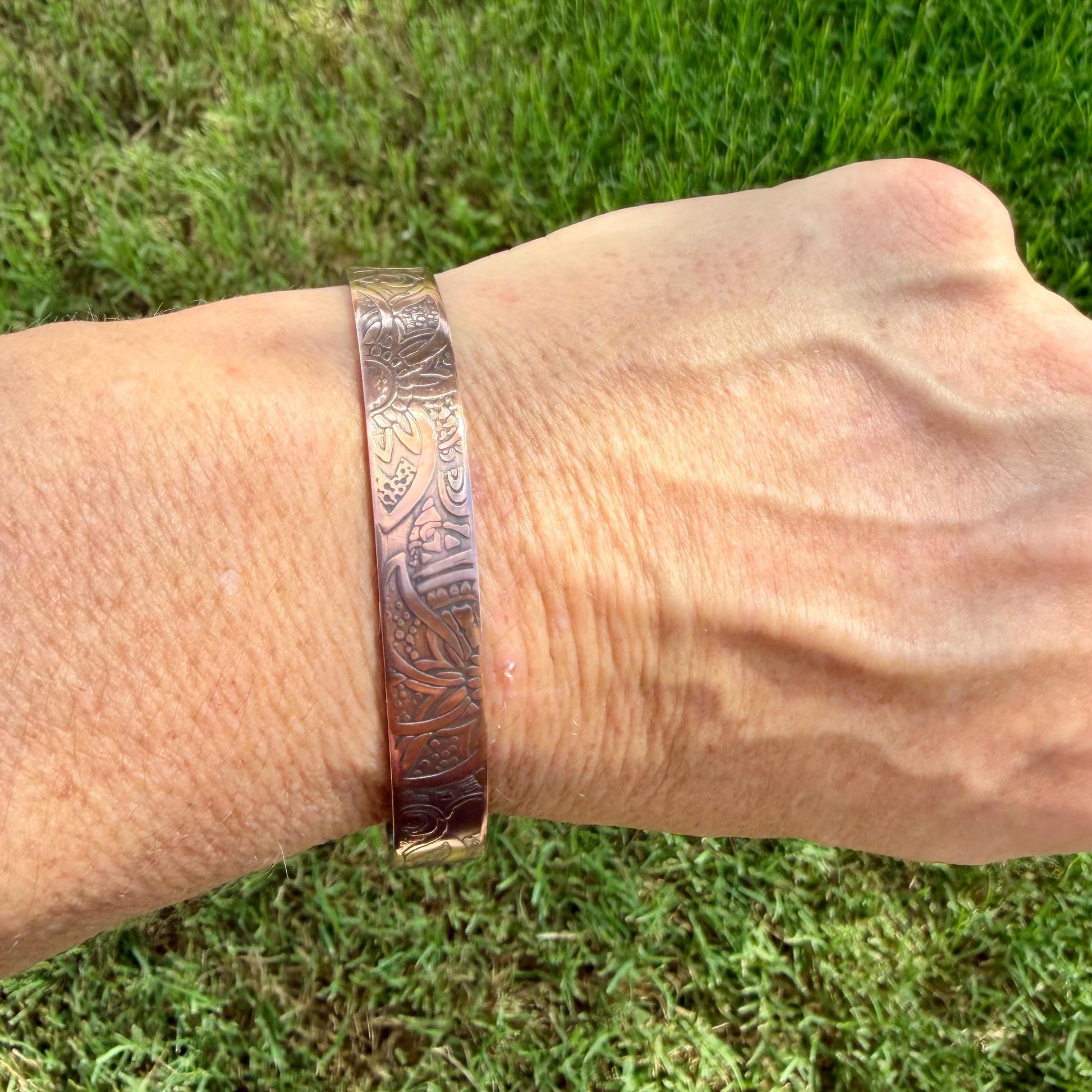 Southwest Floral Copper Cuff • Hand‑Forged Raw Copper Bracelet • Flower Doodle Pattern