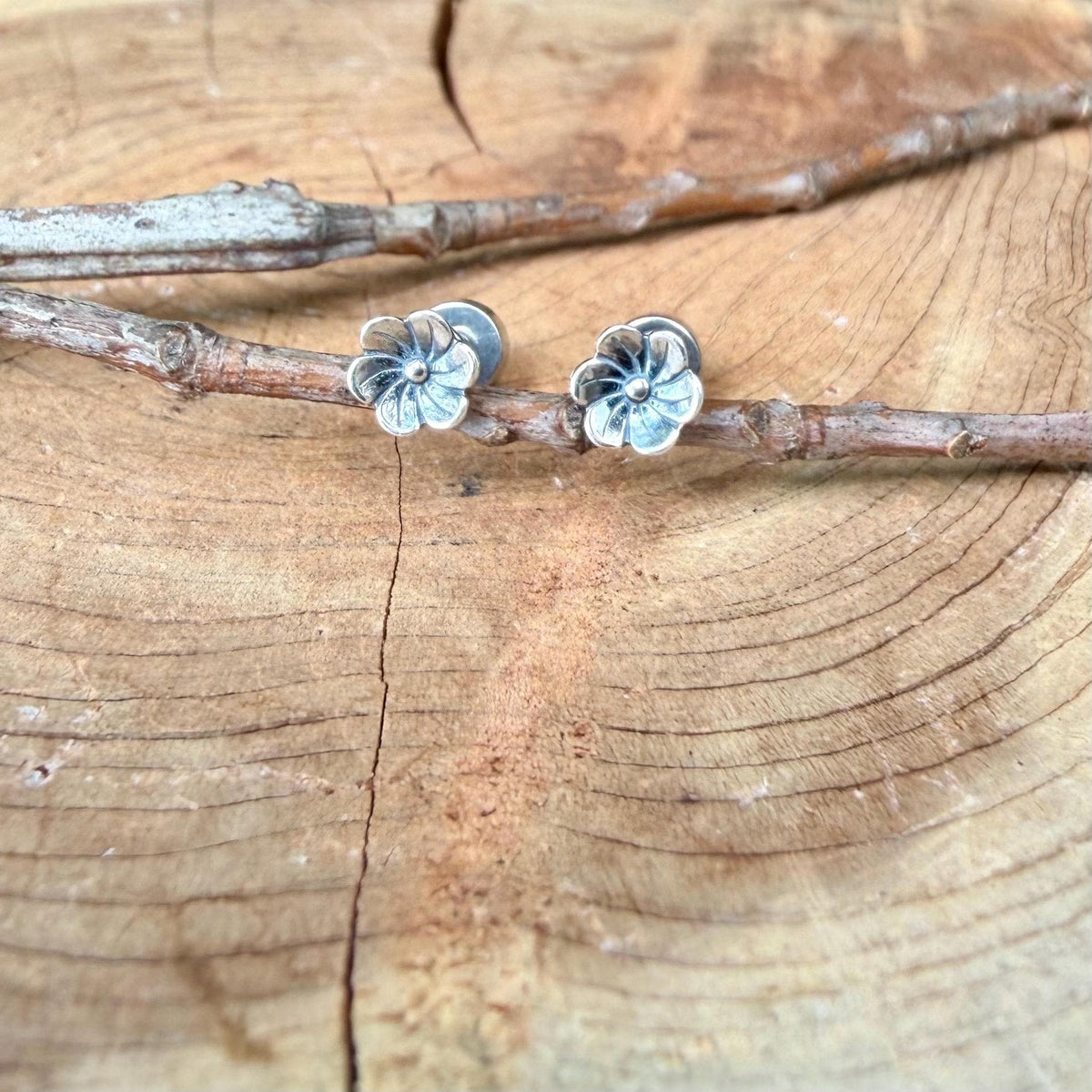 Sterling Silver Flower Labret | Tiny Floral Flat Back Stud | Cartilage Helix Tragus Earring | Single or Pair